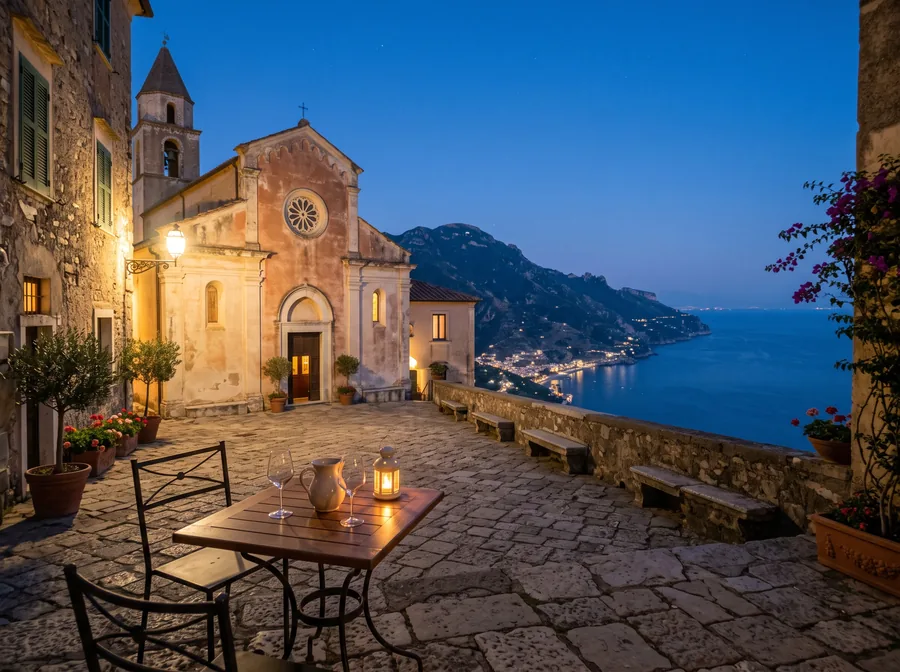 Ambiente vespertino en una piazza muy por encima de la costa (imagen ilustrativa)